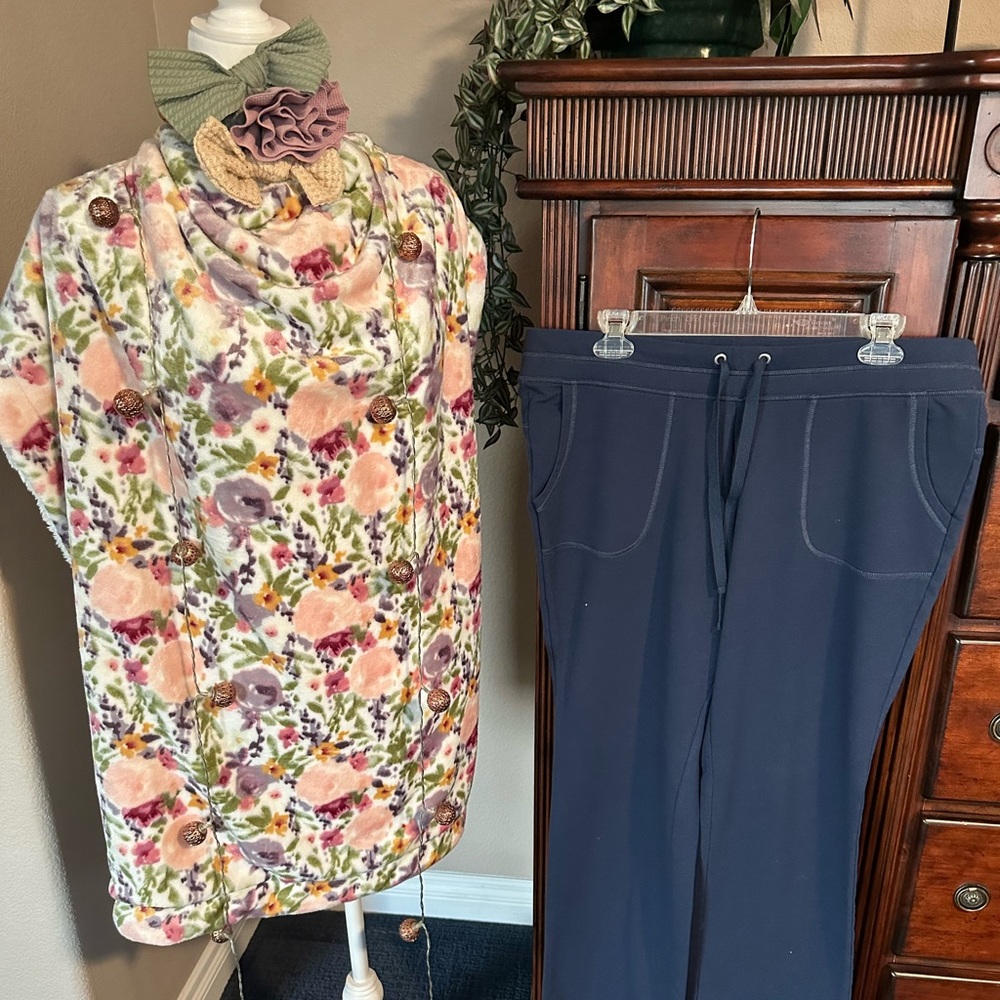 Sonoma Ladies Mid Rise Straight Leg Casual Pants - Size Large